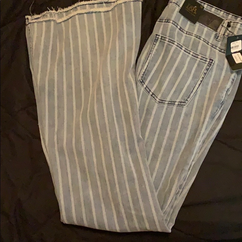 Cute strip flare jeans